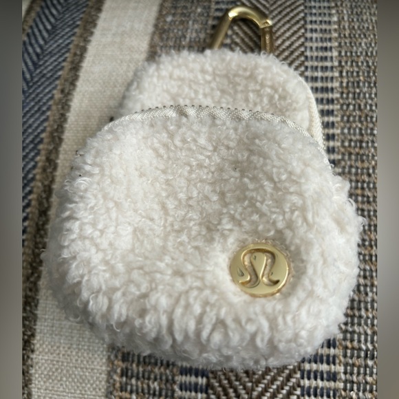 ✨LULULEMON Athletica Nano Clip-On
Fleece Backpack Light Ivory - Picture 6 of 13